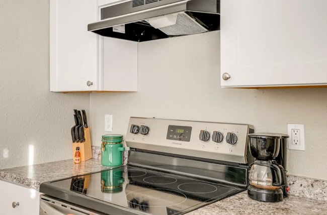 Building Photo - 1444 S 13th Ave