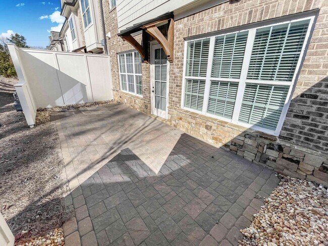 Building Photo - Walk to Kennesaw Mountain - Spacious 3BR T...