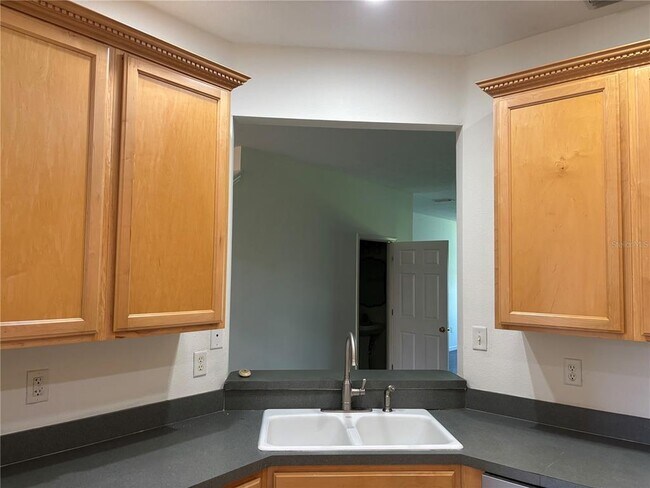 Foto del edificio - 3429 Parkridge Cir