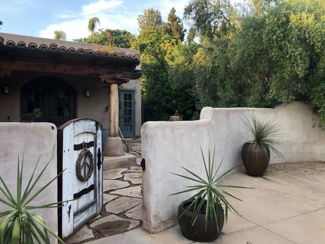 Charming 1 BR/1 BA Casita with private entrance - 1780 Alta Vista Dr