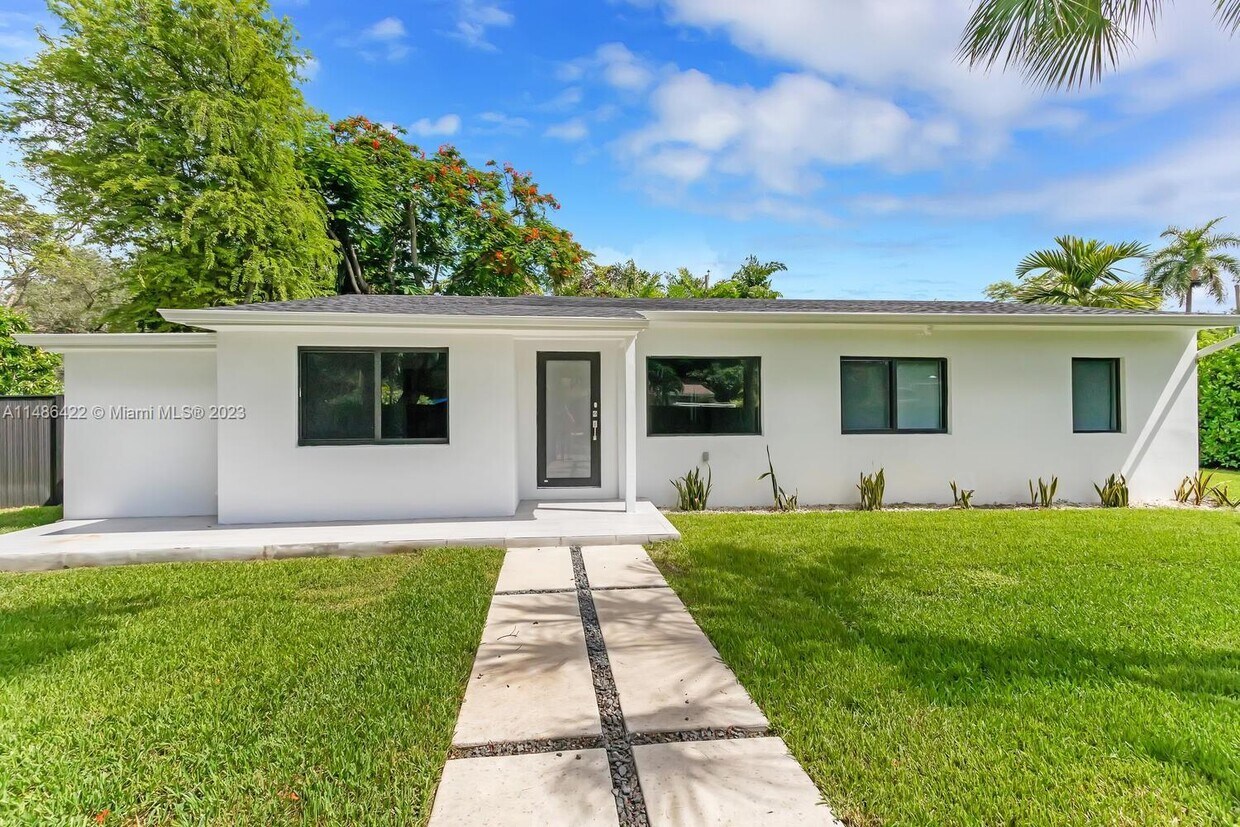 Primary Photo - 5895 SW 50th Ter
