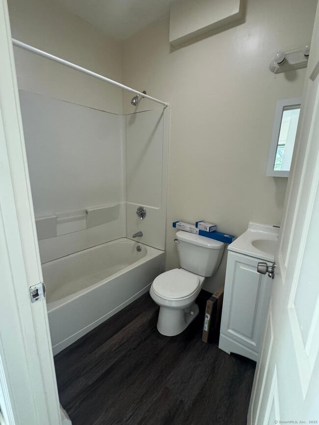 Foto del edificio - 1053 E Main St