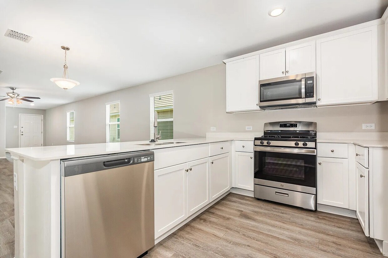 Foto principal - 7601 Bluebell Ln