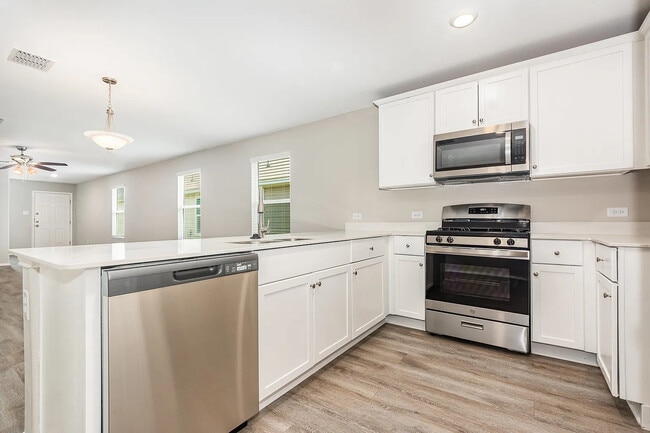 Building Photo - 7601 Bluebell Ln