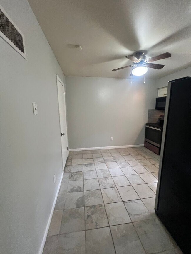 Building Photo - For Rent – 3 Bedroom, 1.5 Bath Home