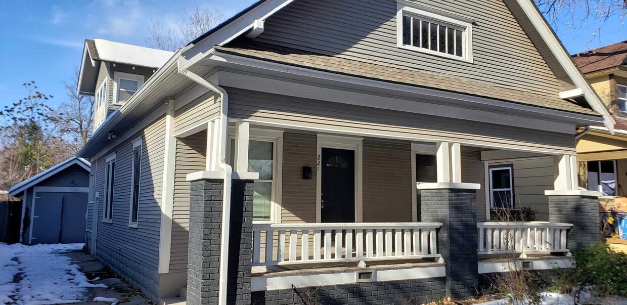 Primary Photo - 221 N Estelle Ave