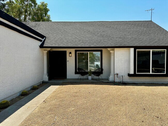 Building Photo - BEAUTIFULLY UPGRADED HOME WITH A HUGE RESO...