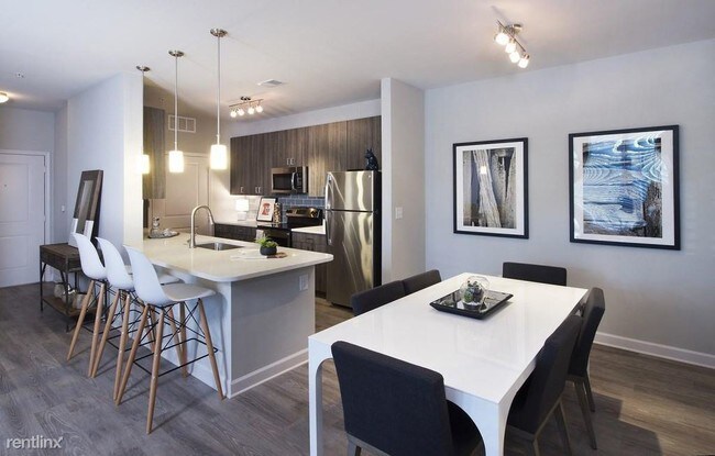 Foto del edificio - 7302 Alicante Rd