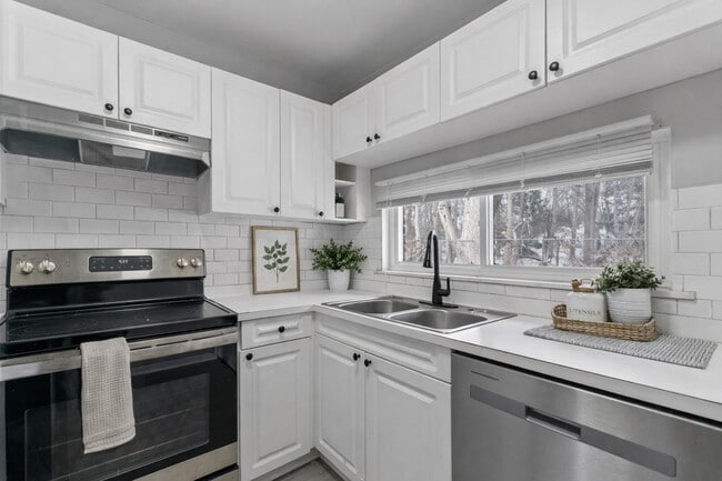 Building Photo - Masonic Estates