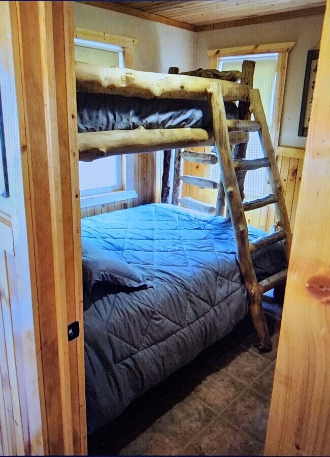 Building Photo - 3341 E 2059th Rd