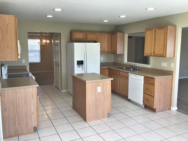Building Photo - 3018 Danbury Dr