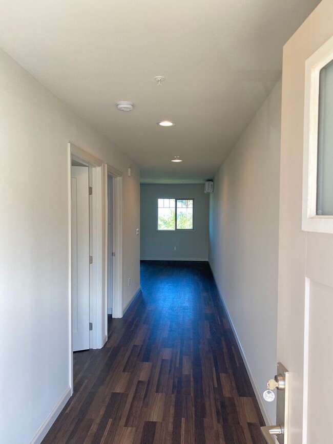 Building Photo - Pailolo Place Unfurnished One Bedroom