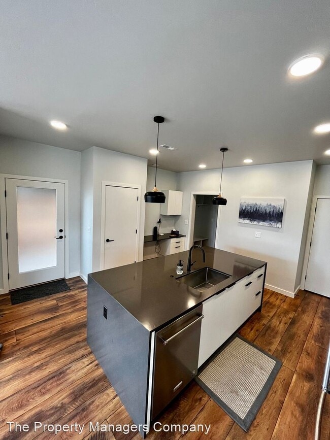 Building Photo - 3 br, 2.5 bath House - 3052 South 31st Avenue