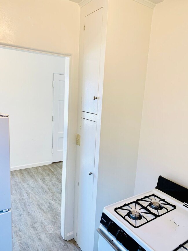 Foto del edificio - LIVE BY THE BEACH! 1BD/1BA OCEAN BEACH APARTMENT + PRIVATE GARAGE & LAUNDRY!!!