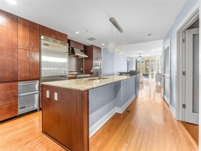 Foto del edificio - 1120 E Kennedy Blvd