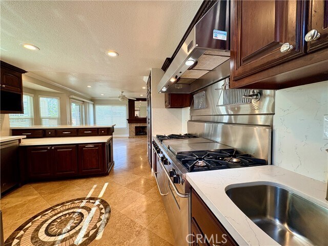 Foto del edificio - 2207 Autumn Ln