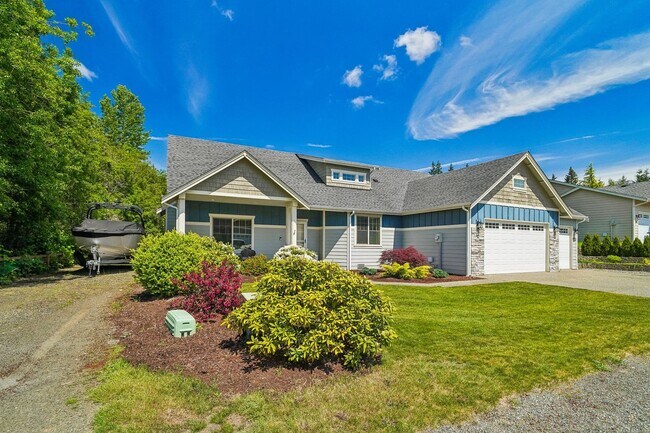 Foto del edificio - Spacious Port Orchard Home with RV Parking, Bonus Room & Entertainer’s Backyard