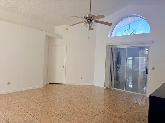 Foto del edificio - 1025 Brynlor Ln