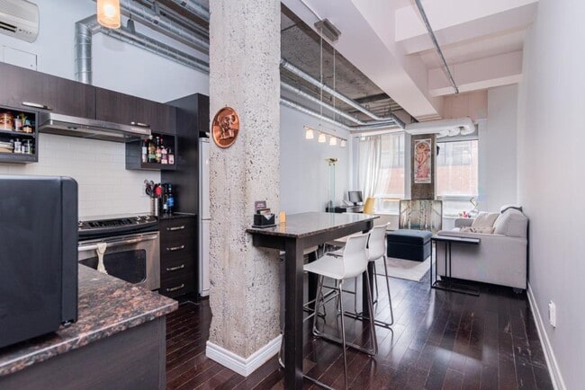 Building Photo - 1200 Saint-Alexandre