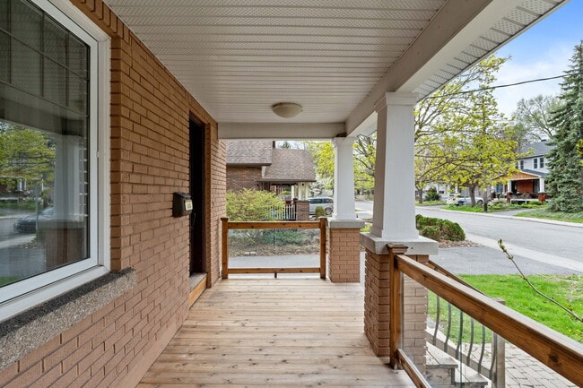 Building Photo - 45 Hampton Av