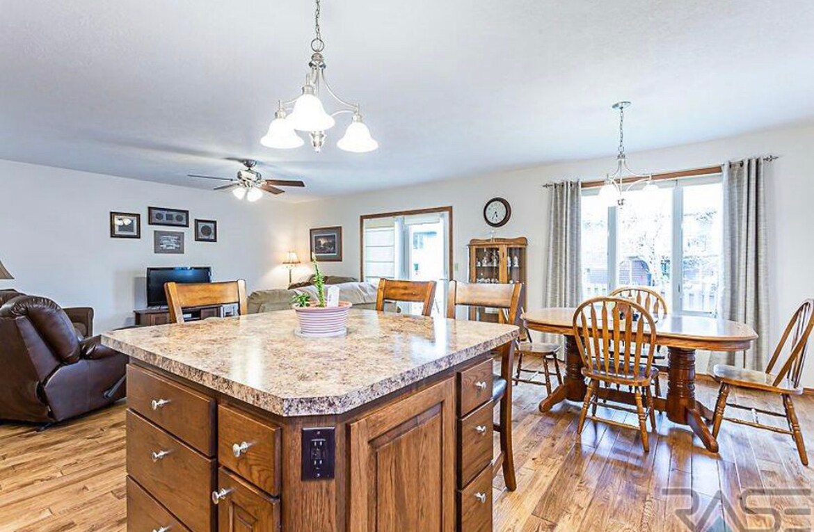 Foto principal - 2720 S Maywood Dr
