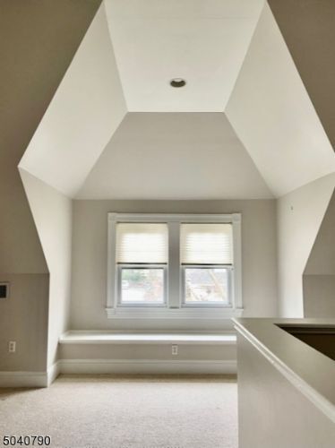 Building Photo - 566 Westfield Ave