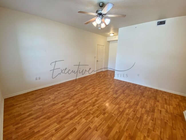 Building Photo - 309 E Hale St