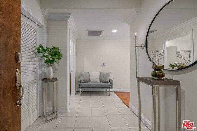 Foto del edificio - 10617 Eastborne Ave