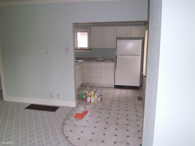 Building Photo - 305 N 13th St