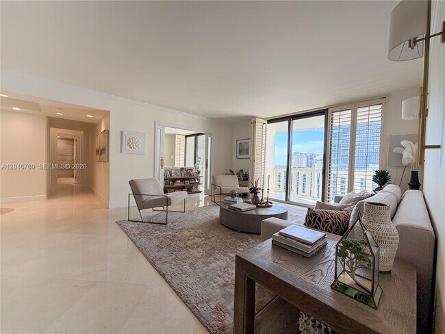Foto del edificio - 1111 Crandon Blvd