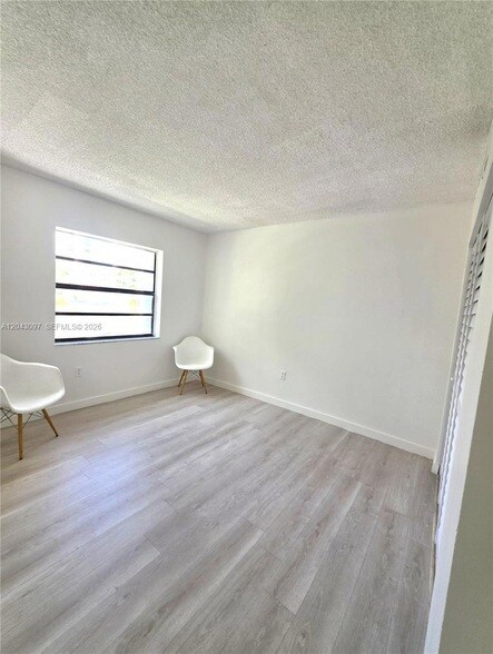 Building Photo - 3582 NE 171 St