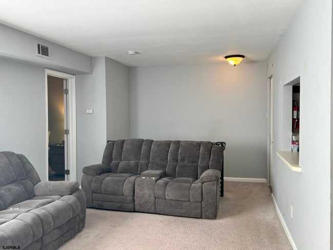 Building Photo - 253 Vail Ct