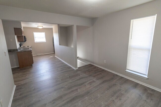 Foto del edificio - 319 West Blvd N