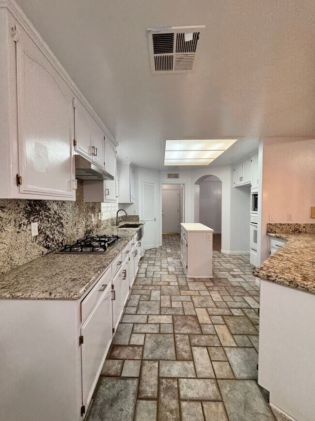 Building Photo - Beautiful 3-Bedroom Home in NW Bakersfield $2,600 rent/deposit !!!!