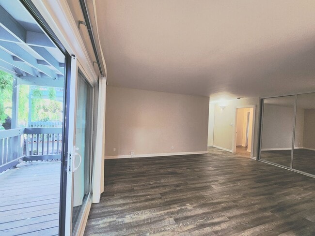 Building Photo - Lovely two bed, two bath condo with garden...