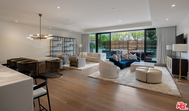 Foto del edificio - 8420 Sunset Blvd