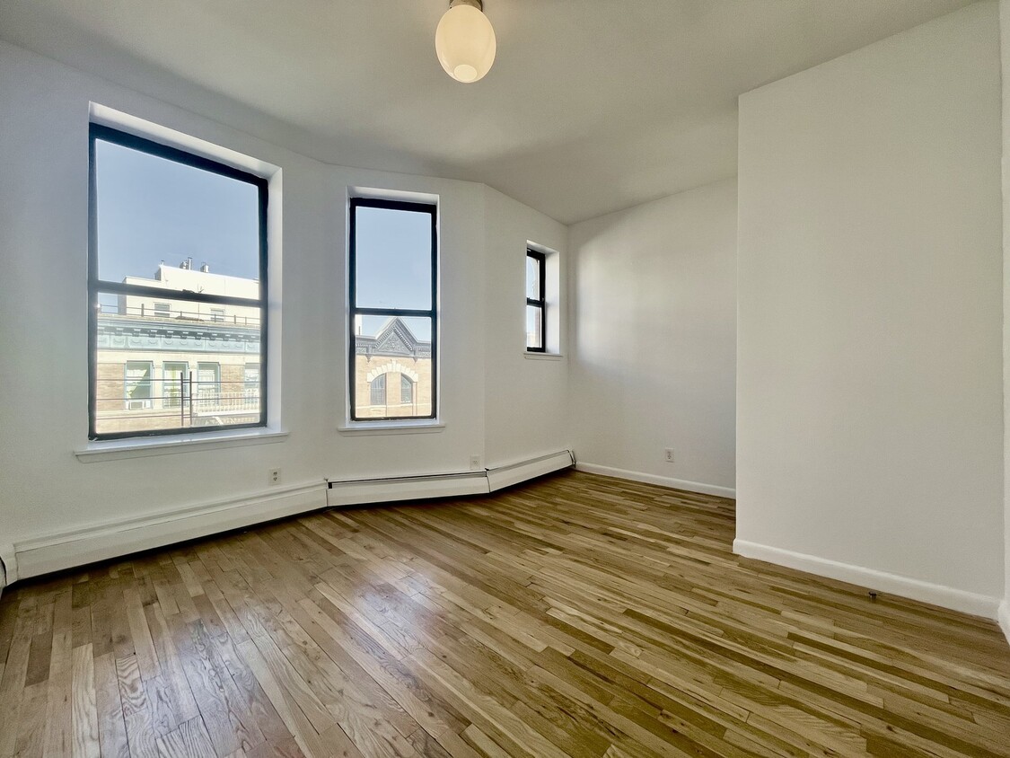 Foto principal - 126 W 112th St