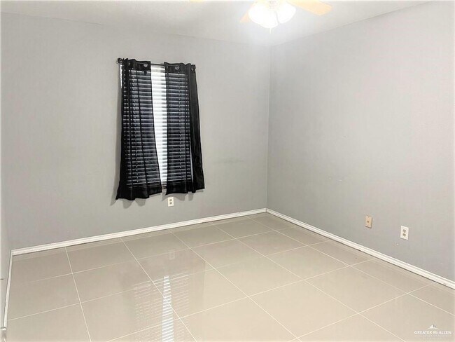 Foto del edificio - 2401 S Jackson Rd