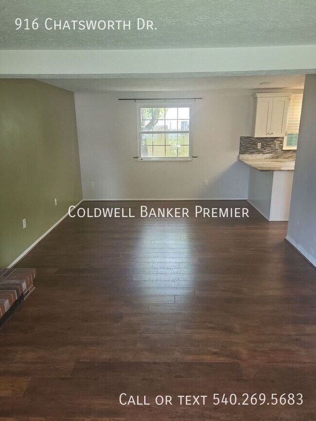 Building Photo - 916 Chatsworth Dr