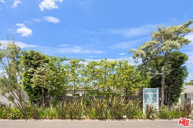 Foto del edificio - 2425 Cloy Ave