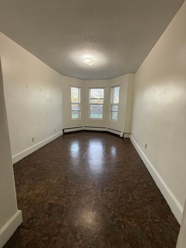 Building Photo - 579 Burritt St