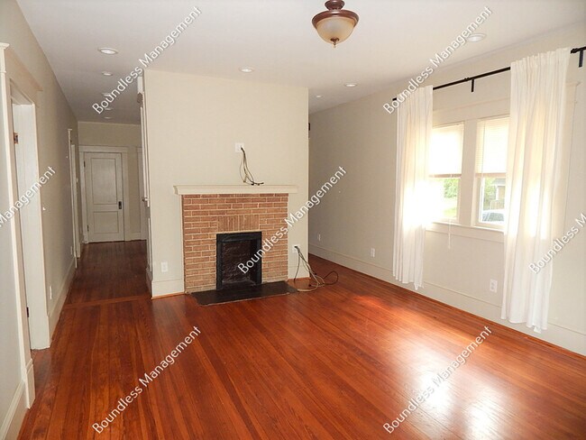 Building Photo - 2482 Maple St