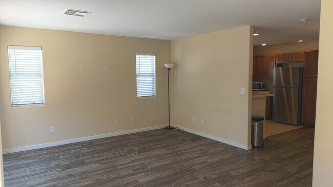 Foto del edificio - 5323 Hanging Tree Ln