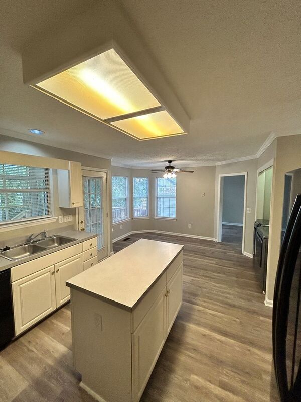 Foto del edificio - 721 Jaywood Dr