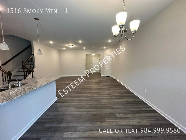 Foto del edificio - 1516 Smoky Mountains St