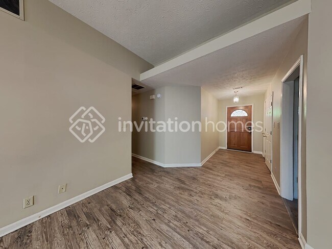 Building Photo - 561 Black Creek Dr