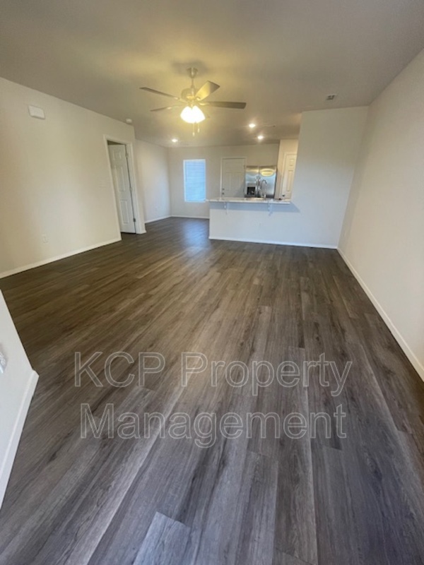 Foto del edificio - 7801 Windflower Ln