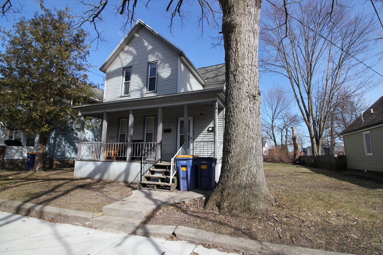 Photo - 744 Oakland Ave SW