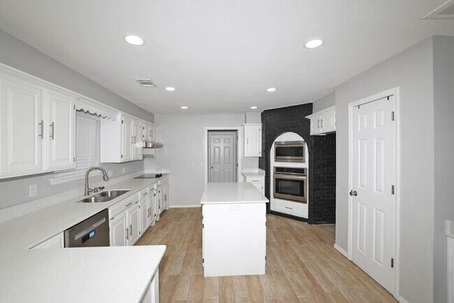 Building Photo - 3537 Tripp Ave