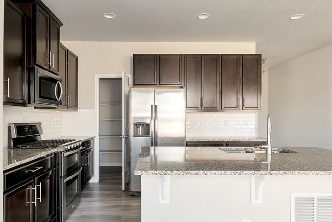 Building Photo - Stunning 4 beds 3 baths in Parker!